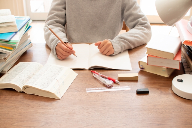 高卒認定で大学合格を目指す！大学受験へのルート・勉強法を紹介